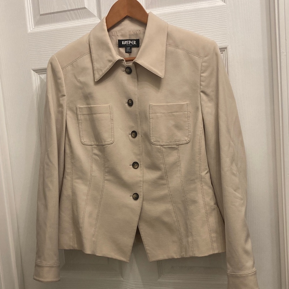Kasper Women's Tailored Beige Blazer with beige stitching Like new size 12p